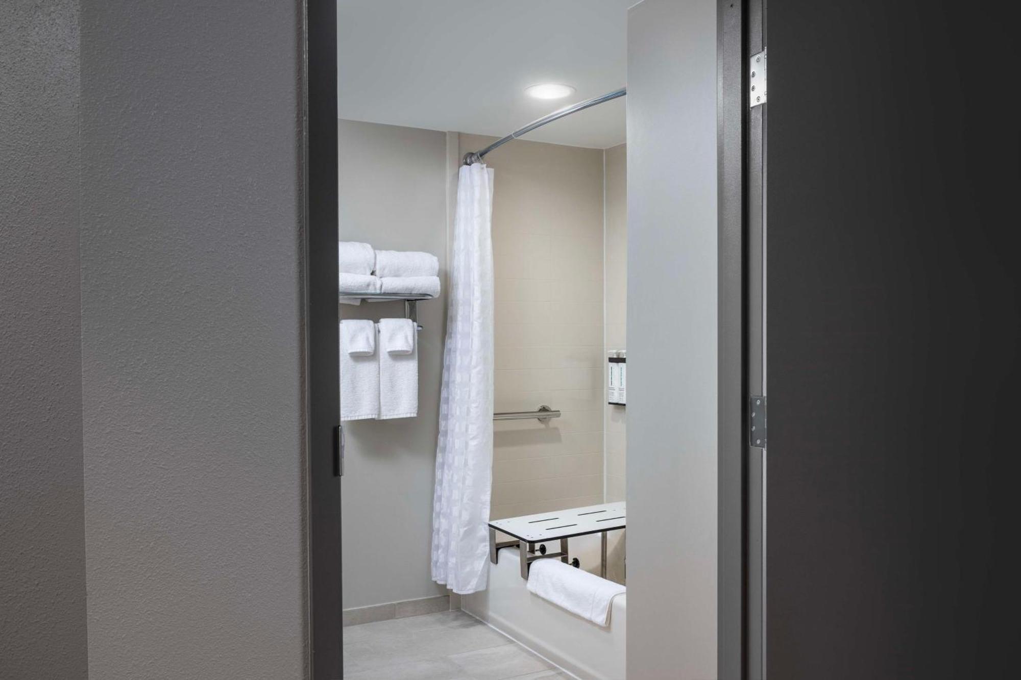 Hyatt Place Dallas North By The Galleria Hotel