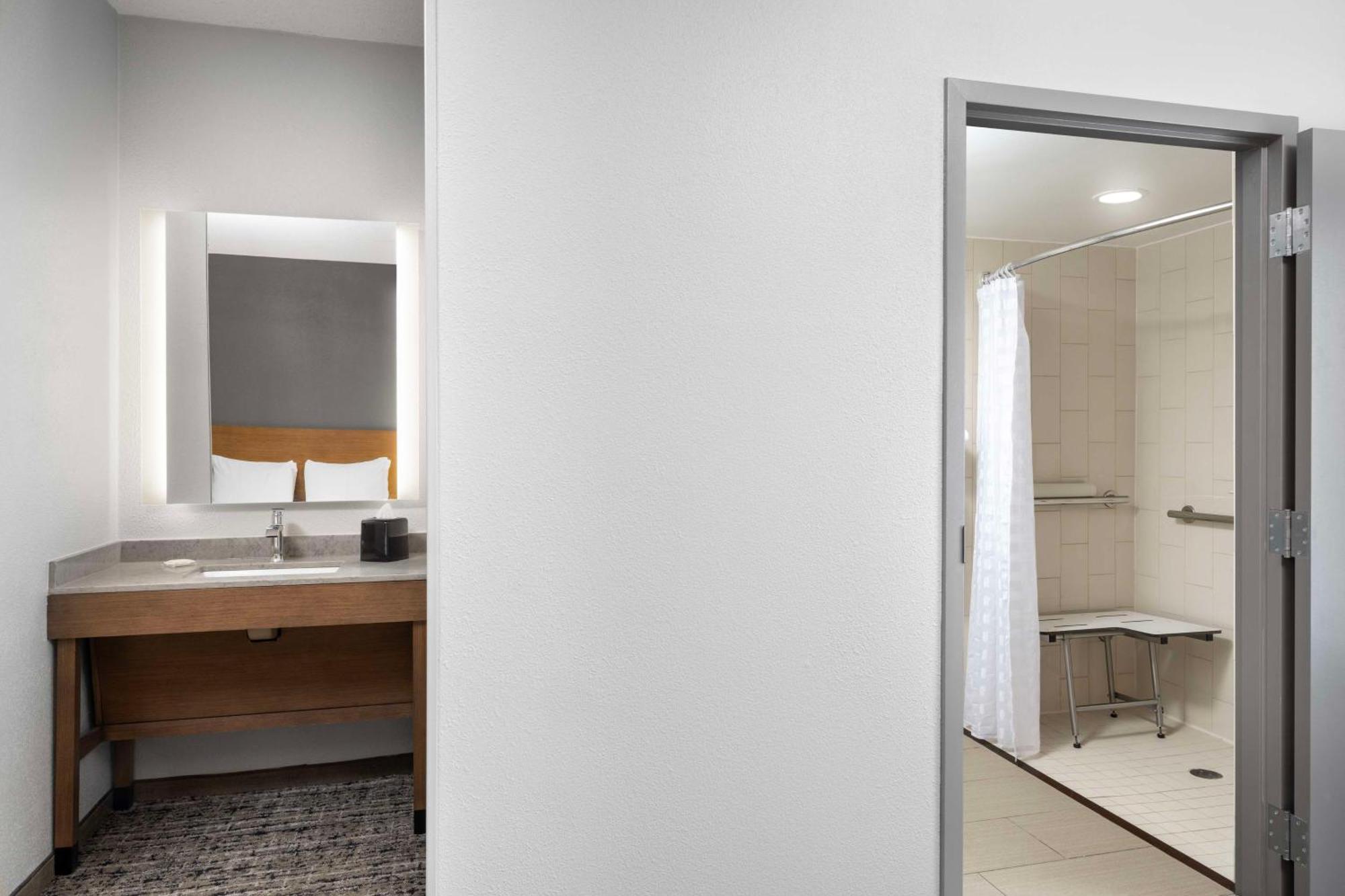 Hyatt Place Dallas North By The Galleria 3*